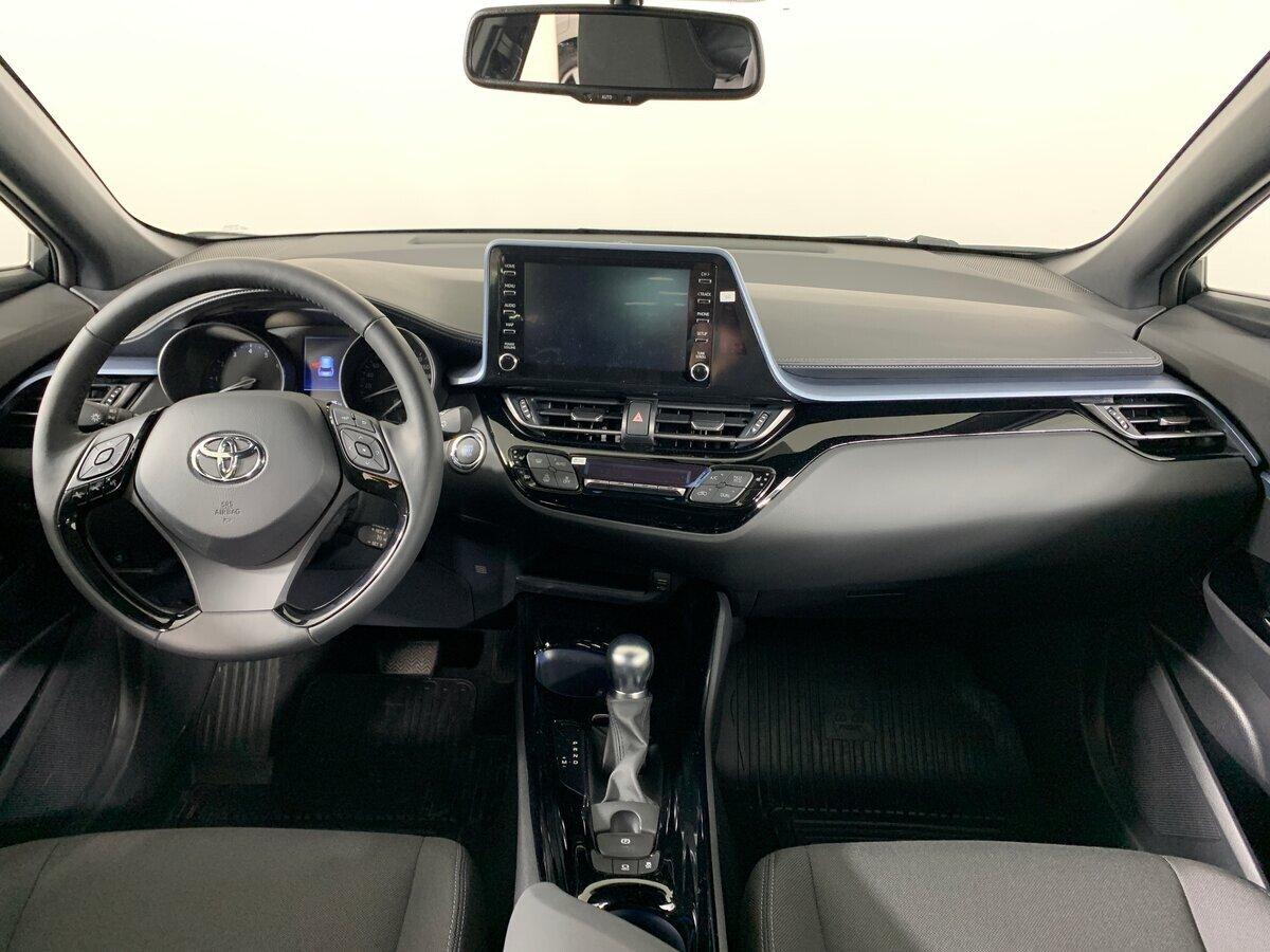 Toyota C-HR 2021, белый