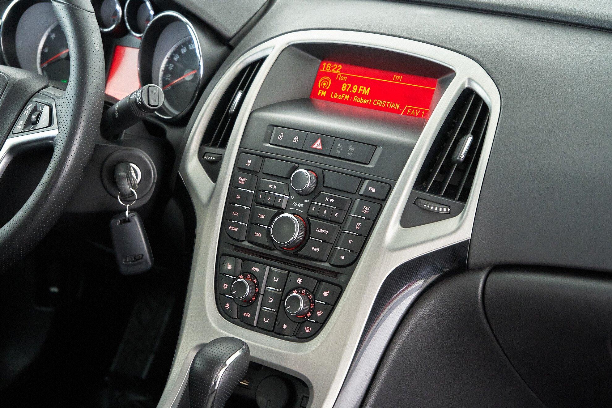 Opel Astra 2013, черный