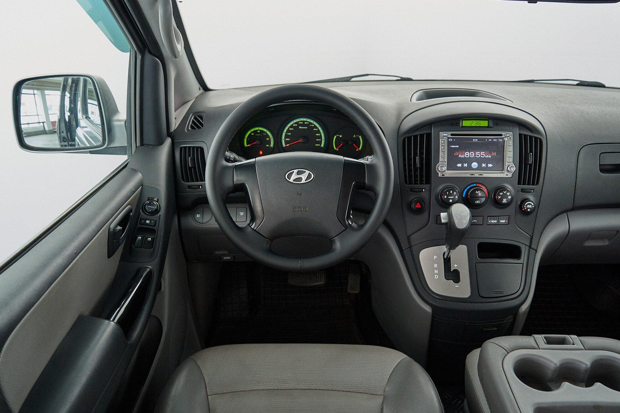 Hyundai Grand Starex 2010, серебряный