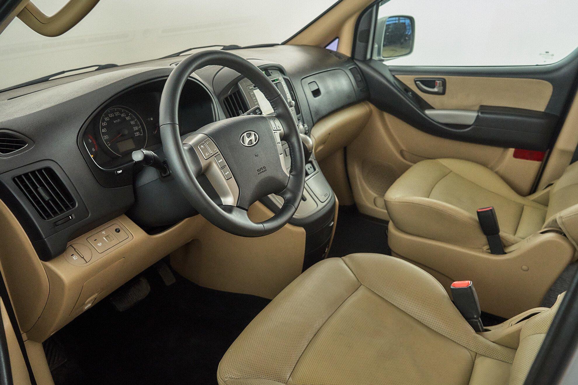 Hyundai Grand Starex 2008, серебряный
