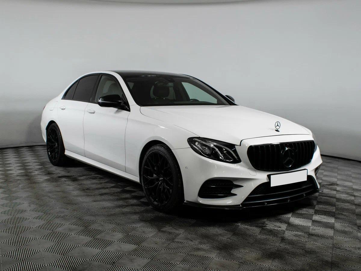 Mercedes-Benz E-Класс 2016, белый