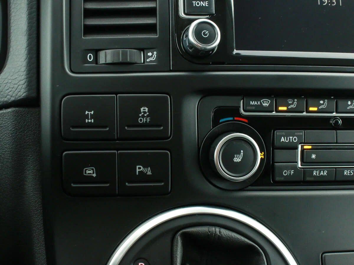 Volkswagen Multivan 2010, черный