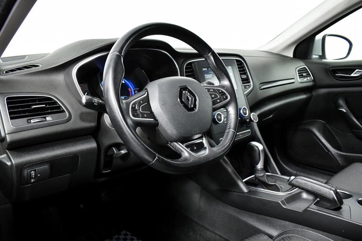 Renault Megane 2016, серебряный