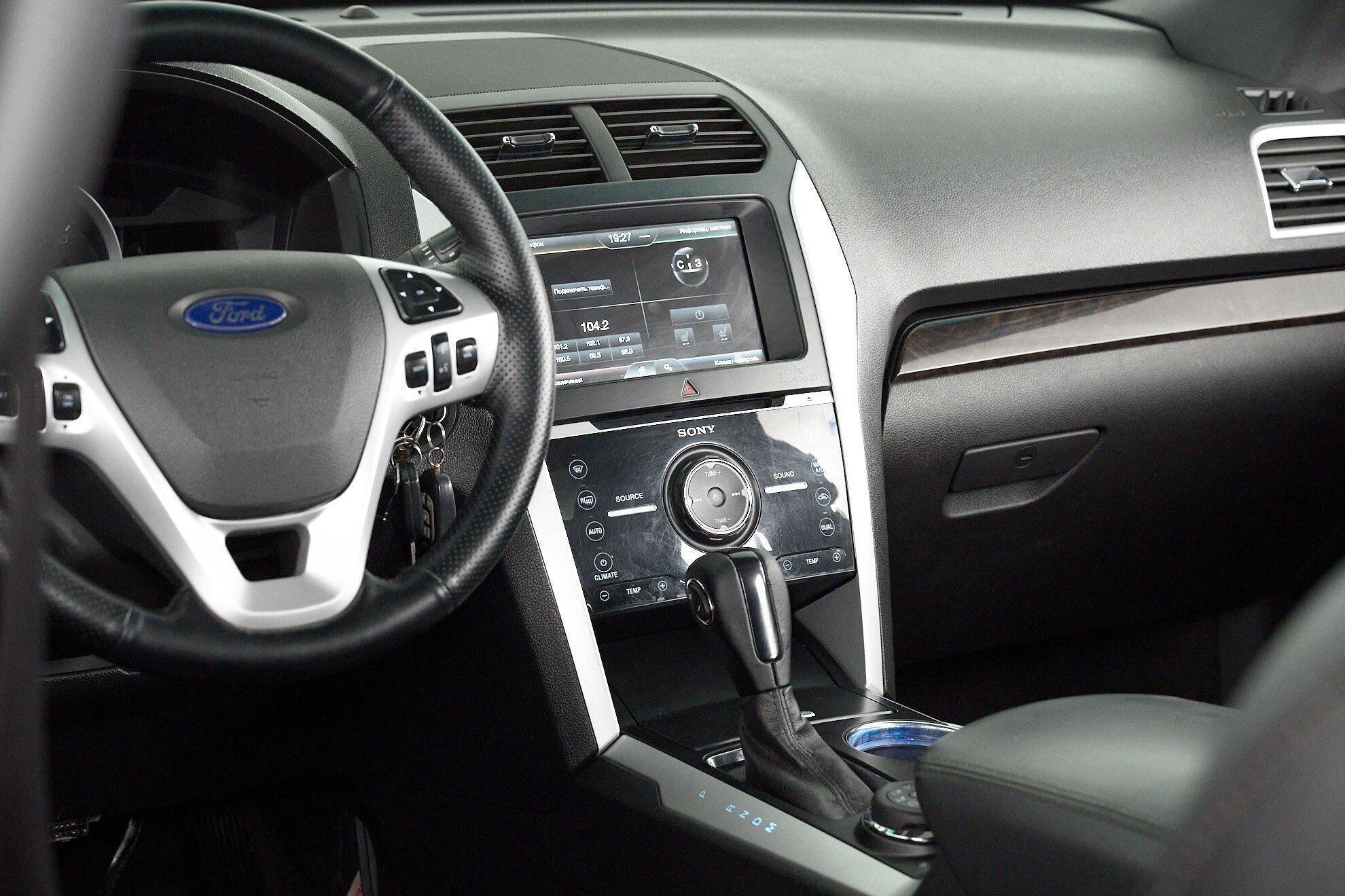 Ford Explorer 2014, серый