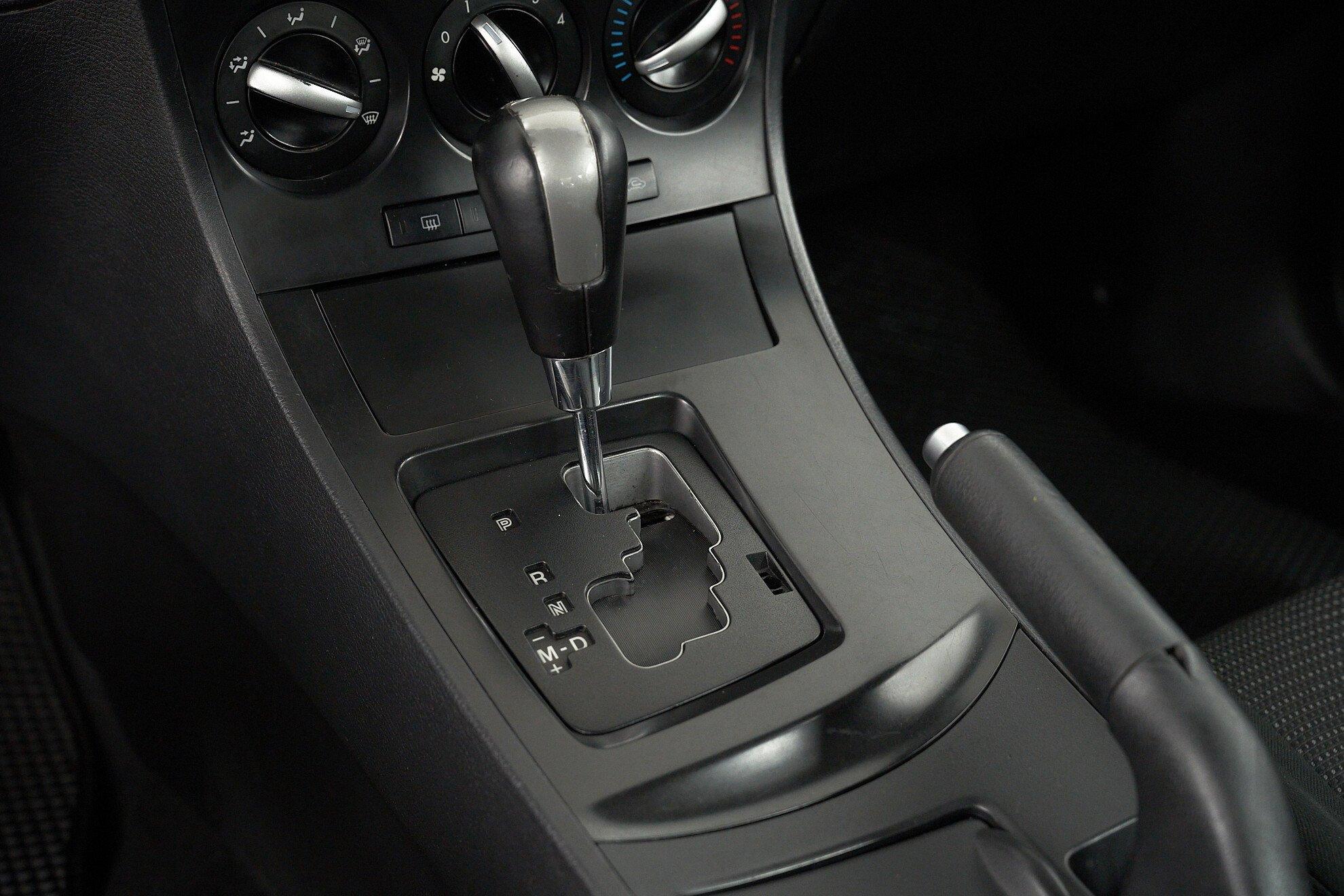 Mazda 3 2011, красный
