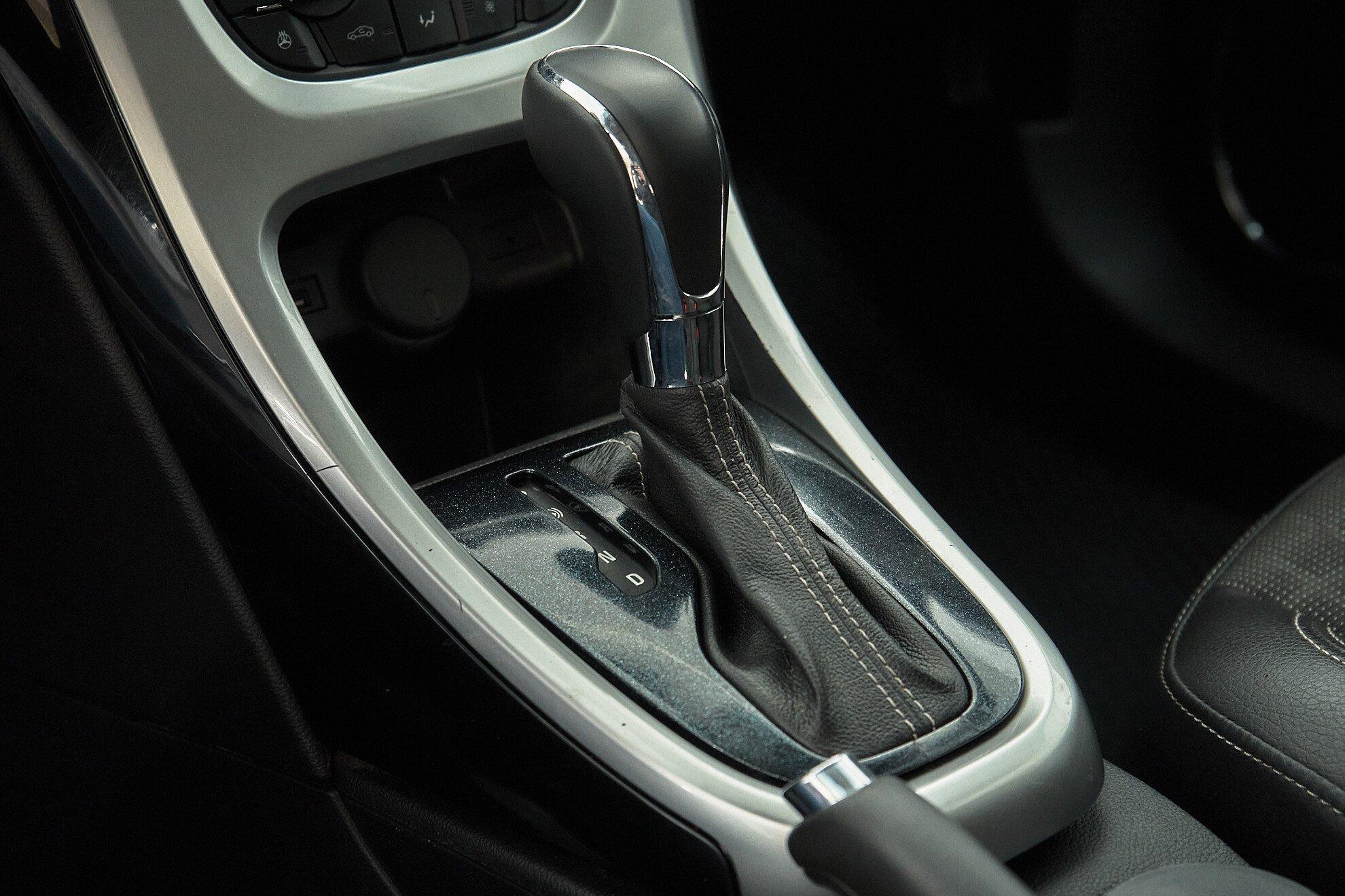 Opel Astra 2013, серый