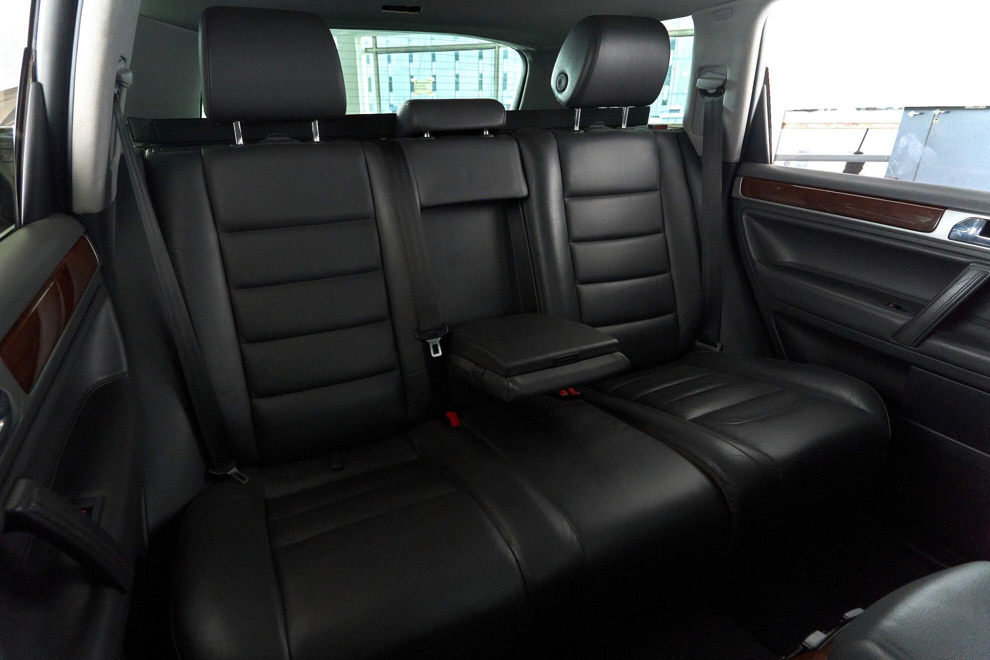 Volkswagen Touareg 2008, черный