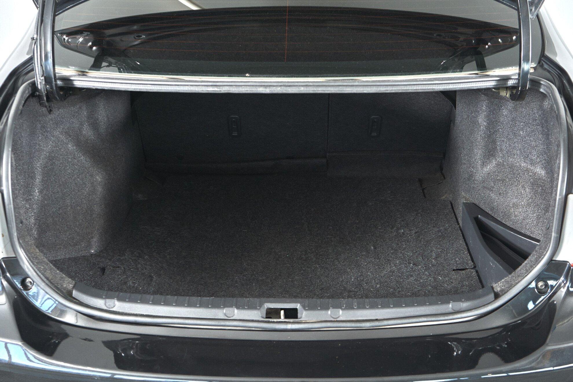 Toyota Corolla 2012, черный
