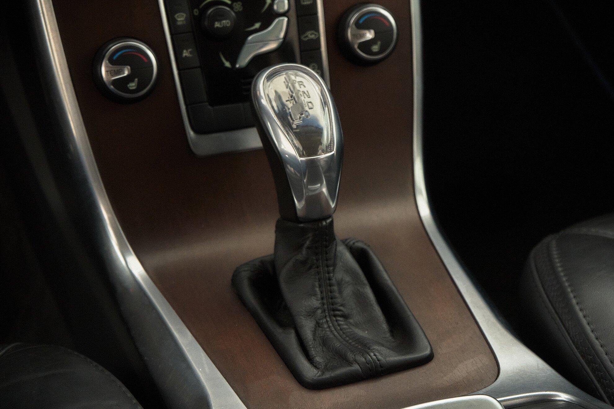 Volvo XC70 2012, черный