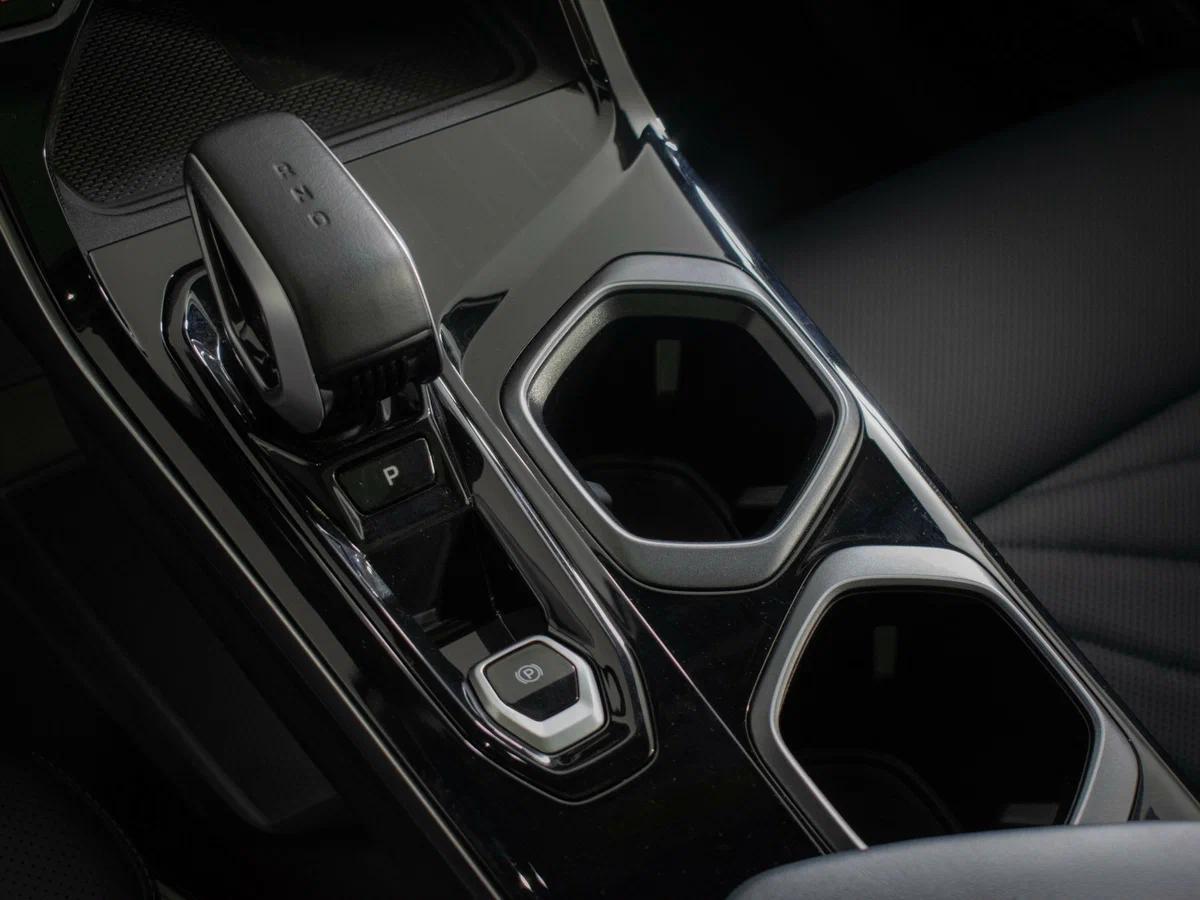 Geely Atlas 2023, черный
