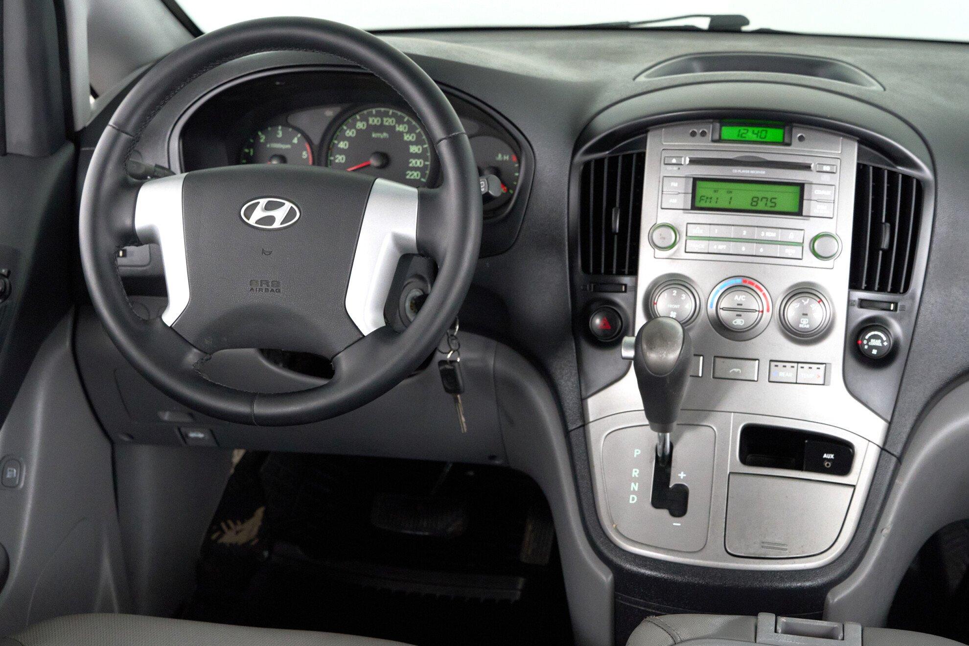 Hyundai Grand Starex 2012, серый