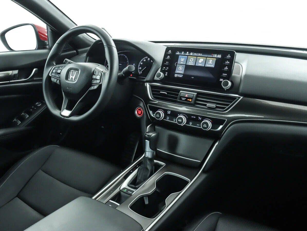 Honda Accord 2018, красный