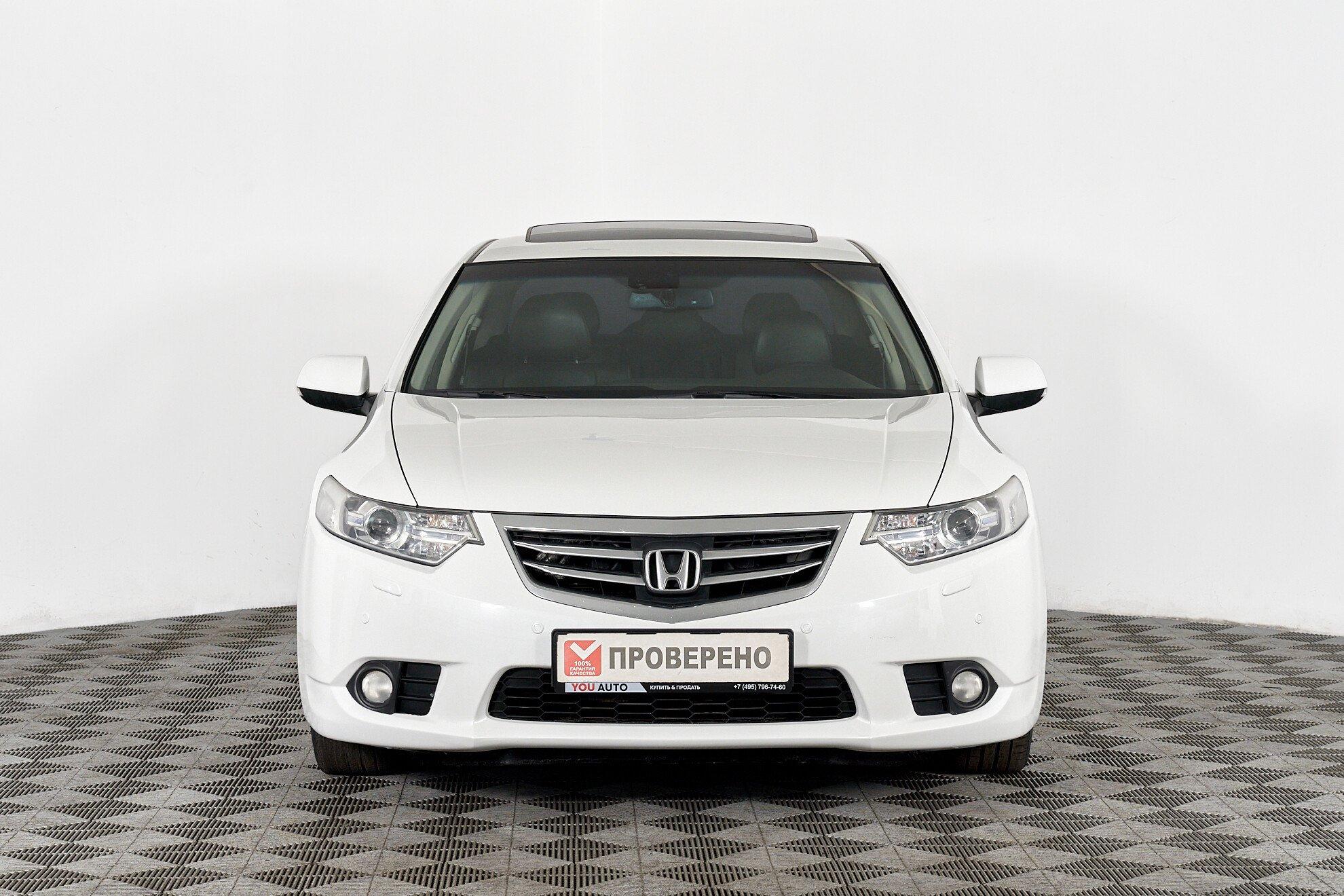 Honda Accord 2012, белый