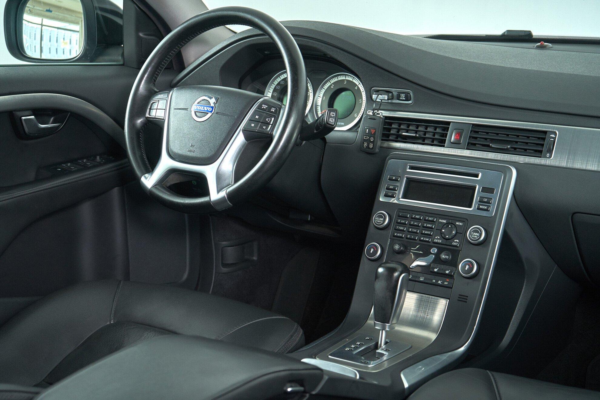 Volvo XC70 2011, черный