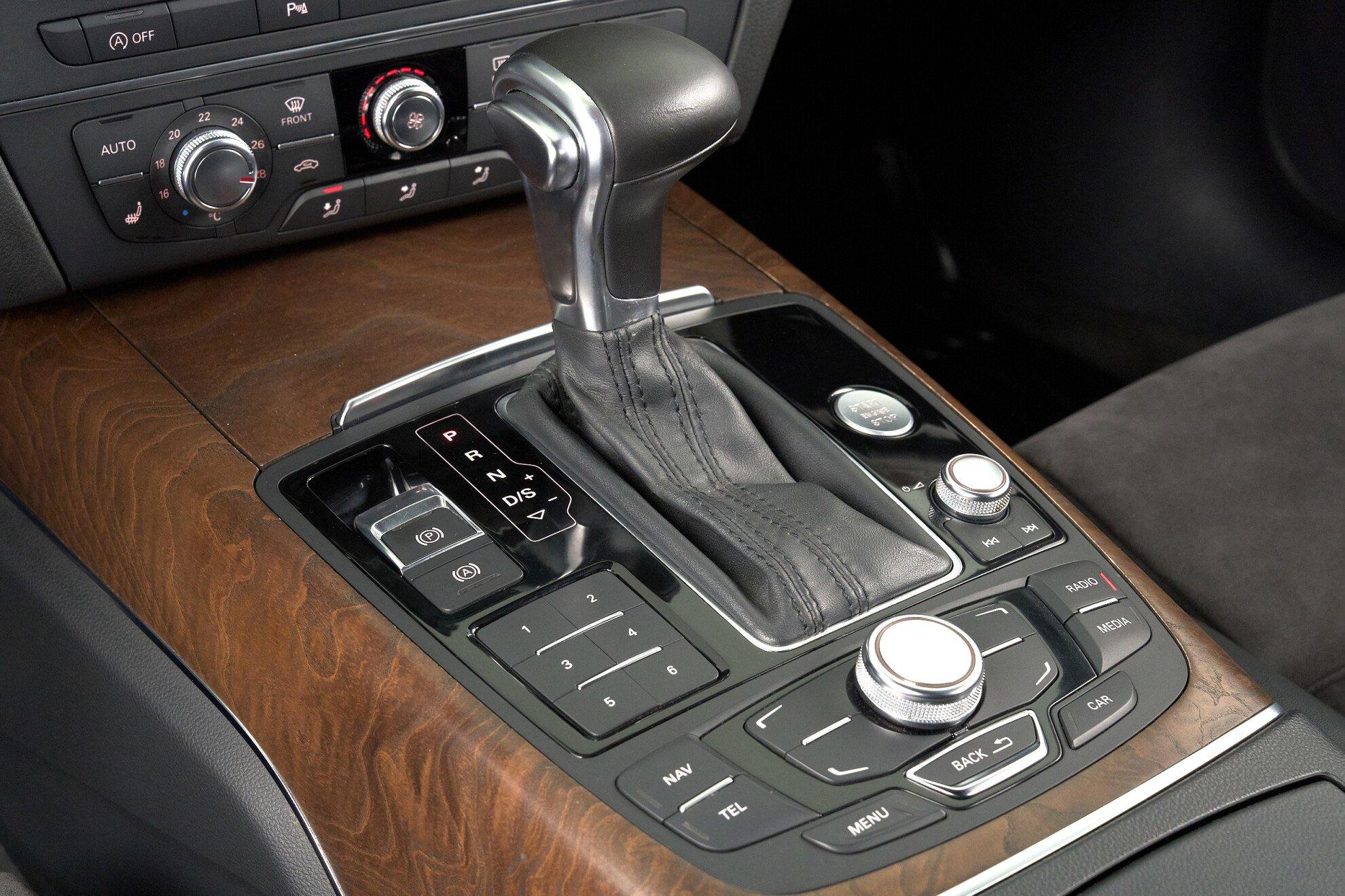 Audi A6 2011, белый