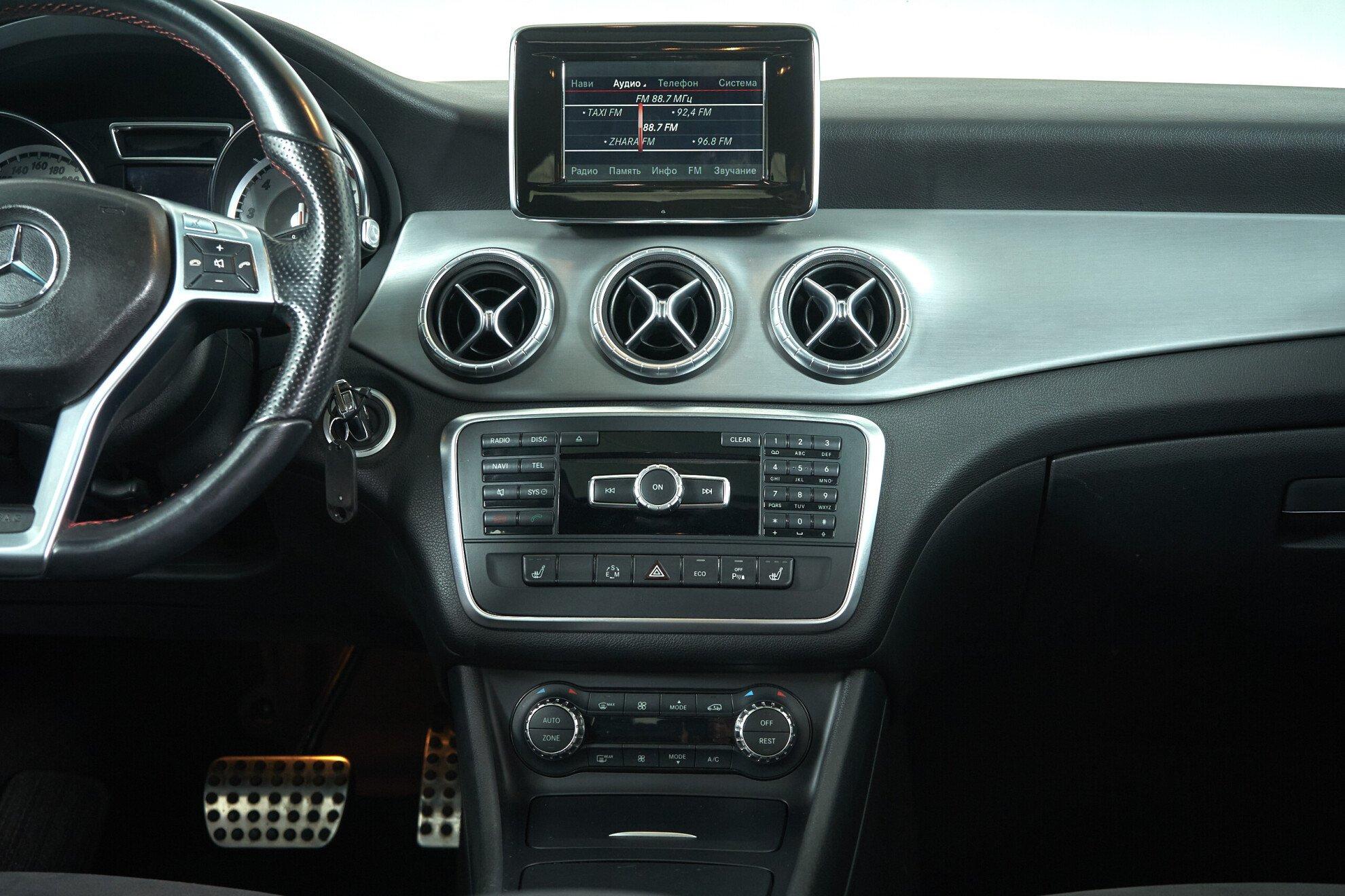 Mercedes-Benz CLA 2013, белый