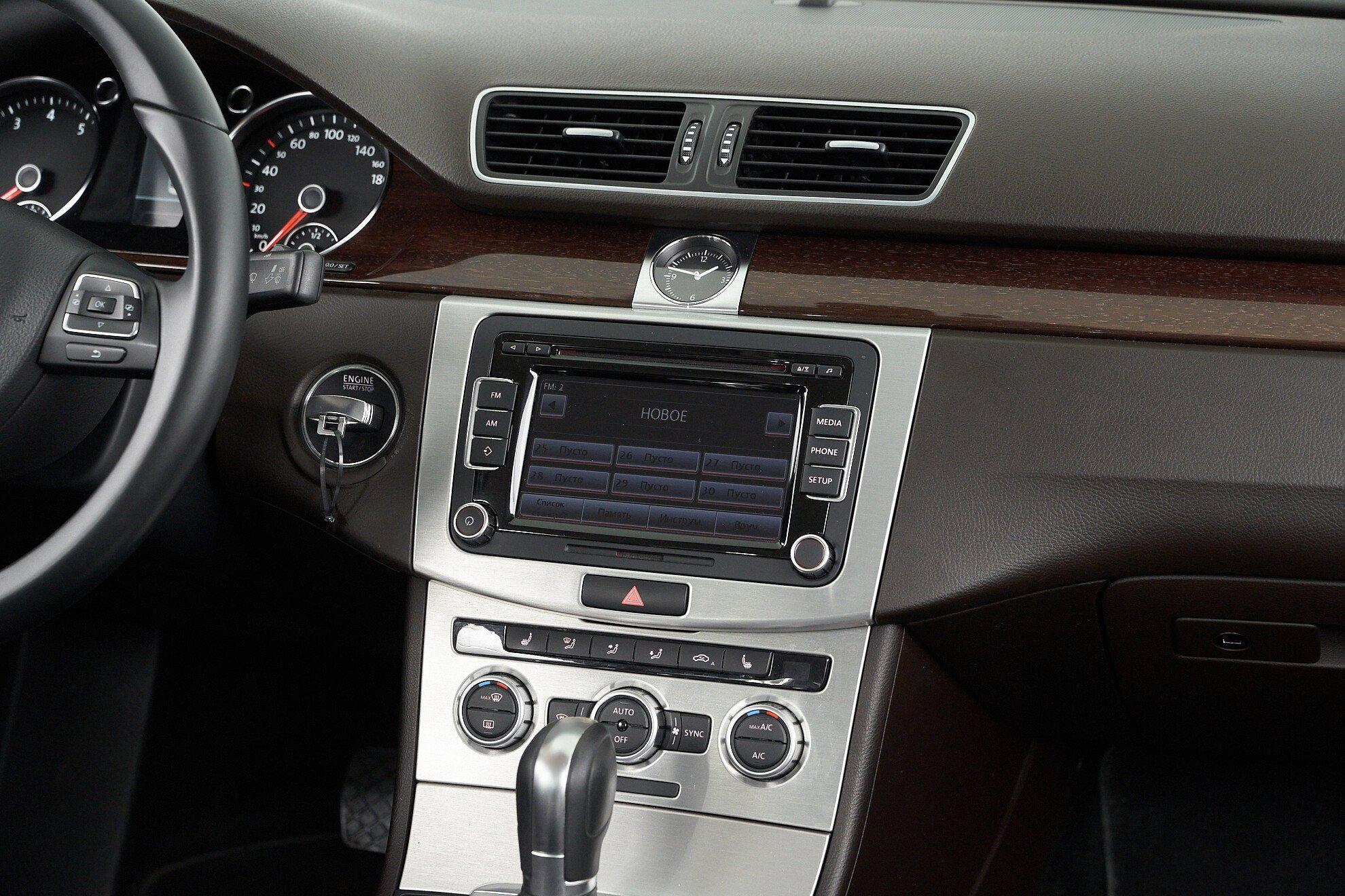 Volkswagen Passat 2013, бежевый