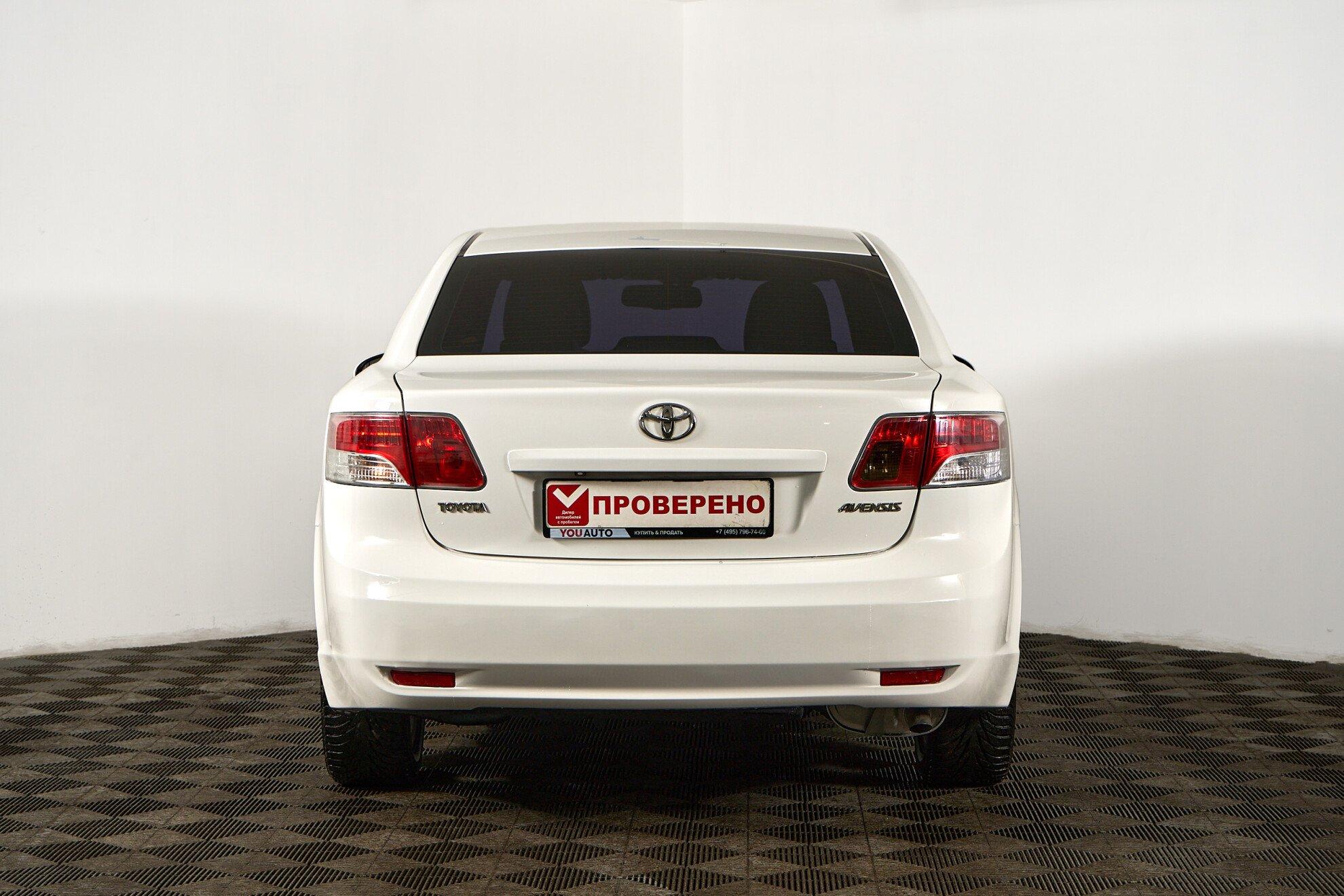 Toyota Avensis 2010, белый