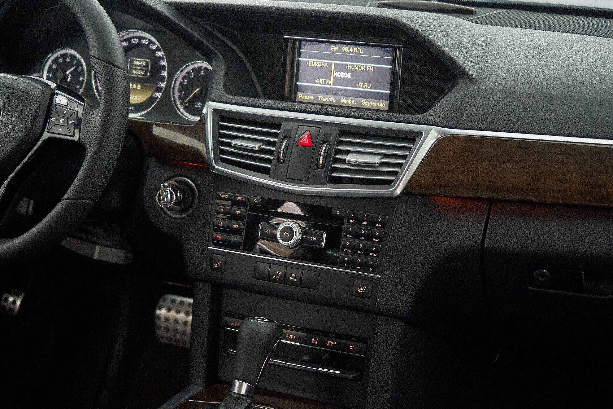 Mercedes-Benz E-Класс 2011, черный
