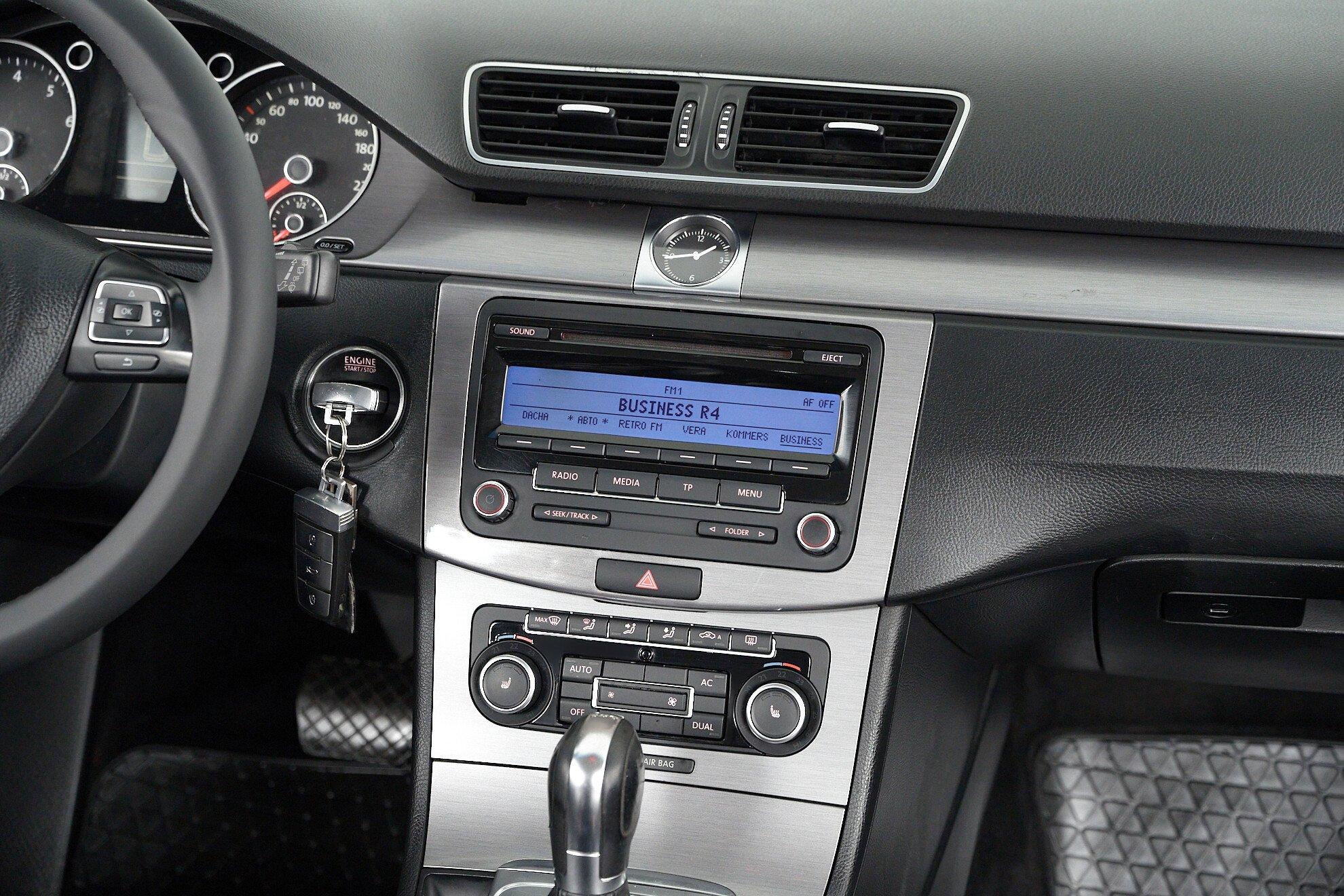 Volkswagen Passat 2011, черный