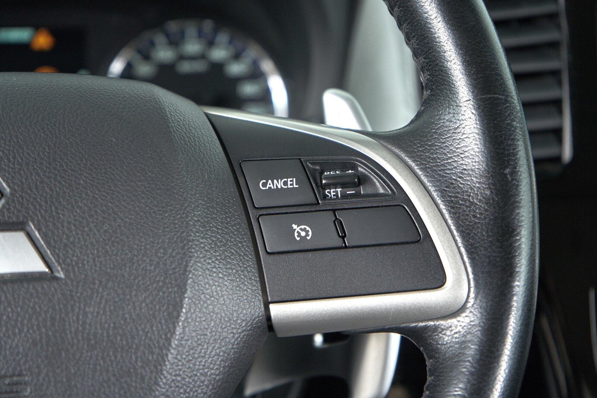Mitsubishi Outlander 2014, черный