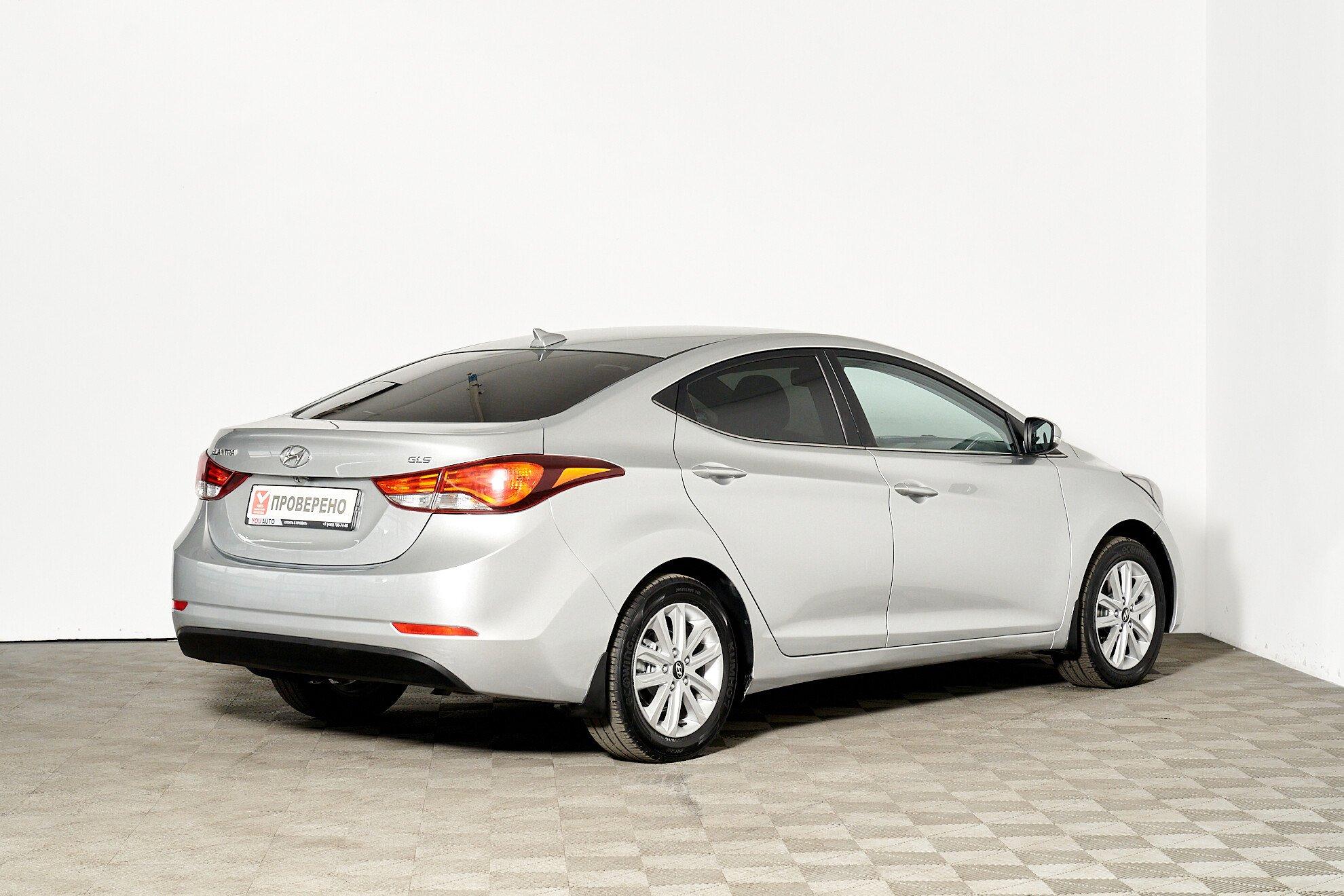 Hyundai Elantra 2015, серебряный