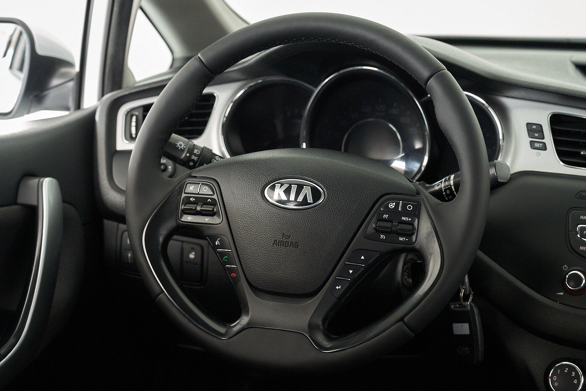 Kia Ceed 2015, белый