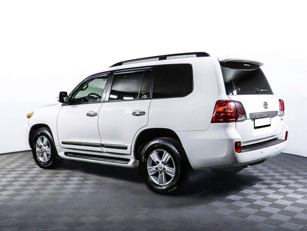 Toyota Land Cruiser 2015, белый