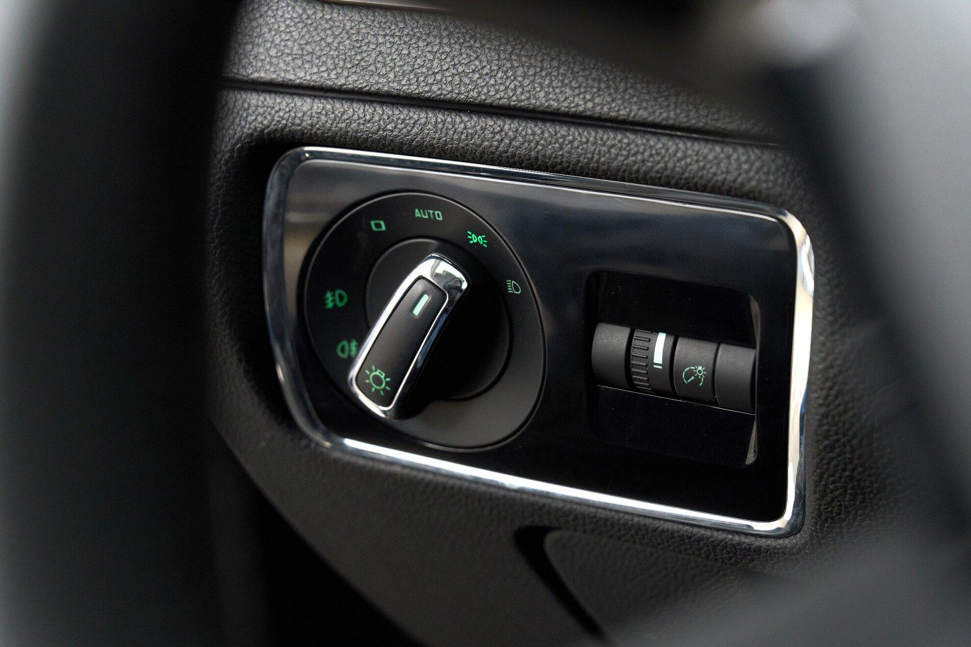 Skoda Superb 2014, черный