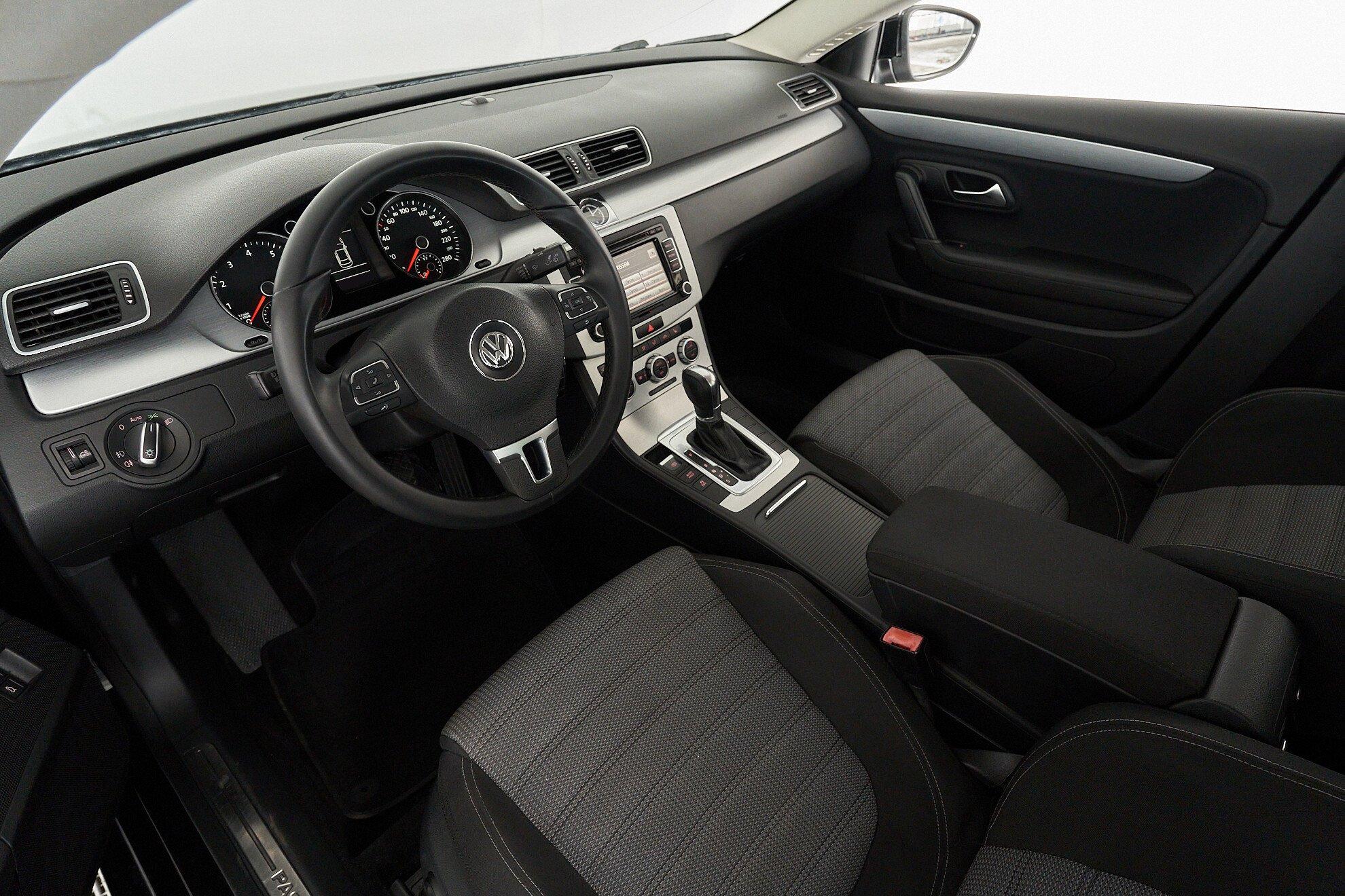 Volkswagen Passat CC 2012, черный