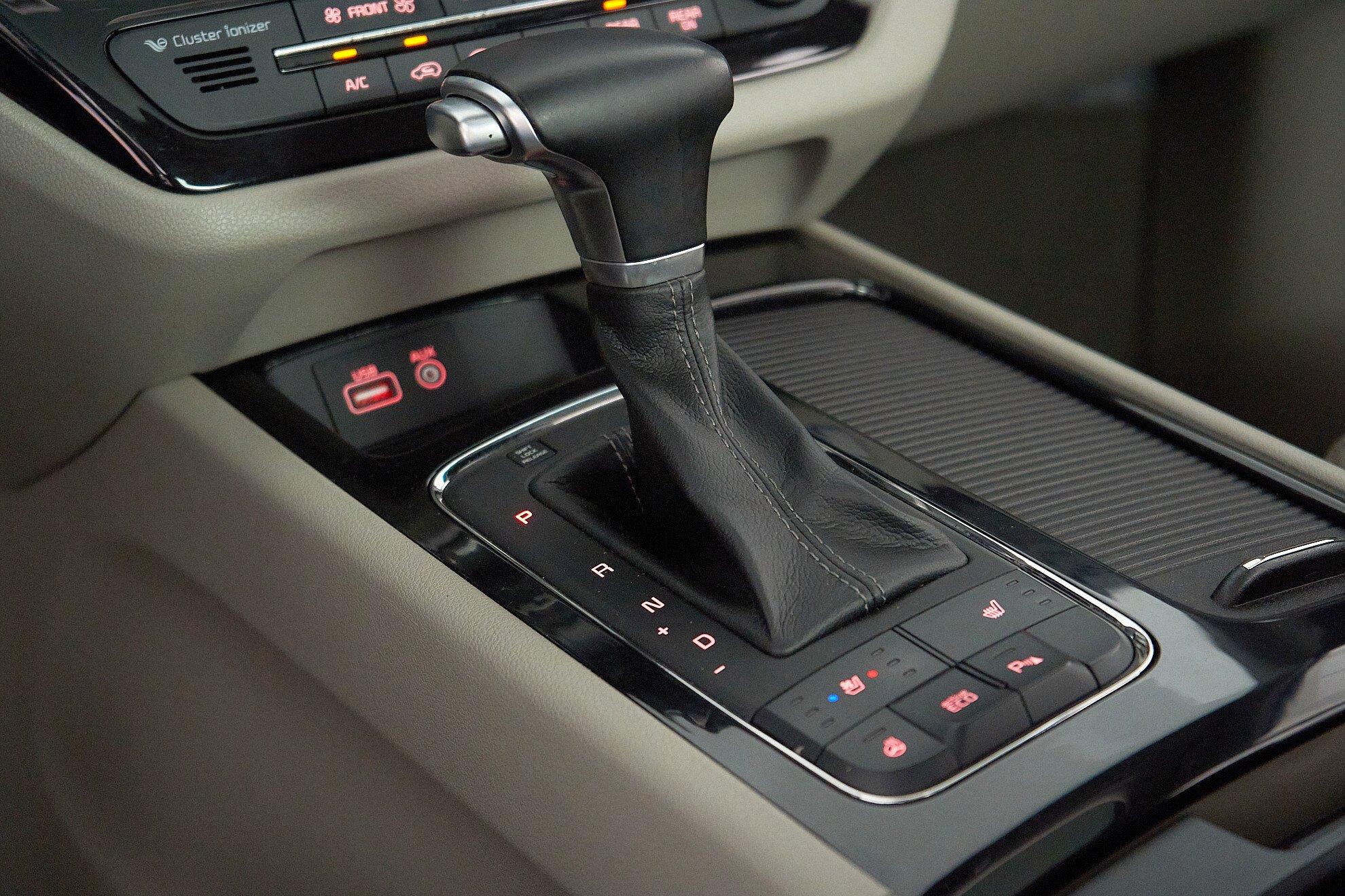 Kia Carnival 2018, серый