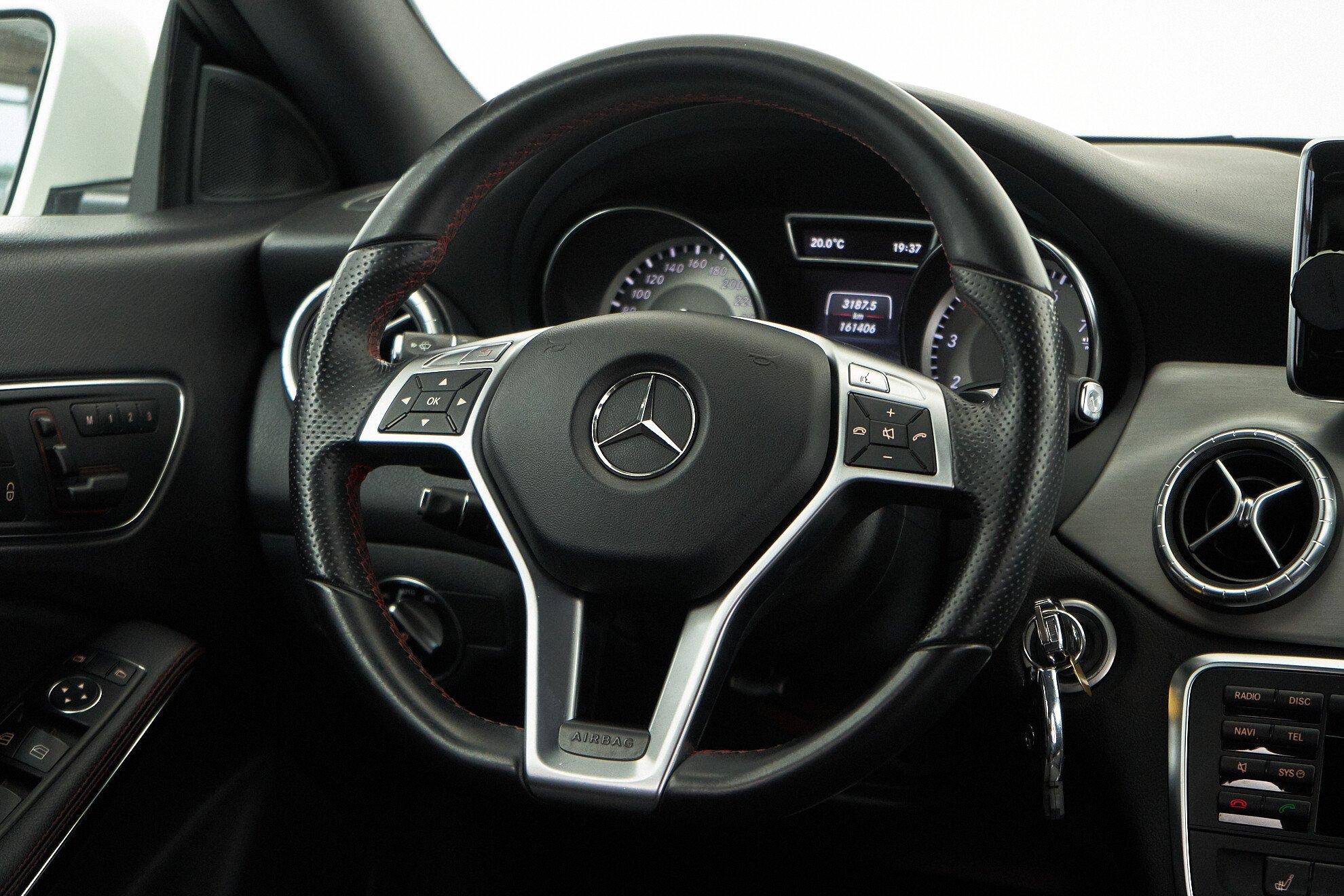 Mercedes-Benz CLA 2013, белый