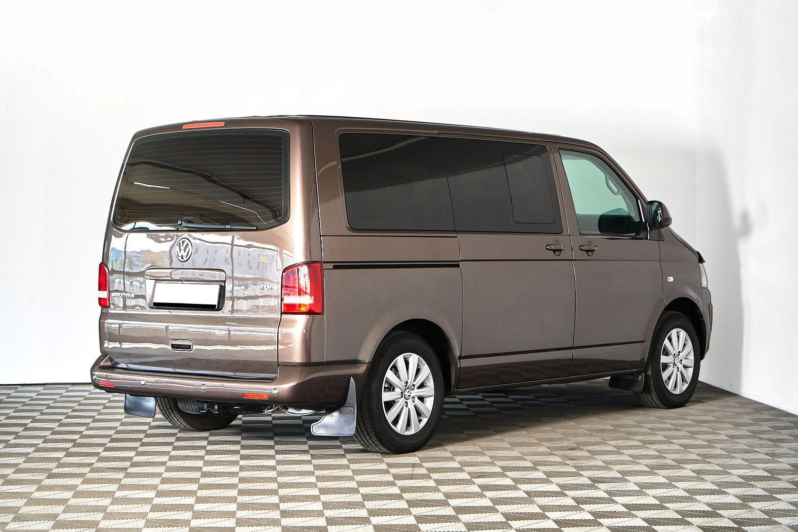 Volkswagen Multivan 2010, коричневый