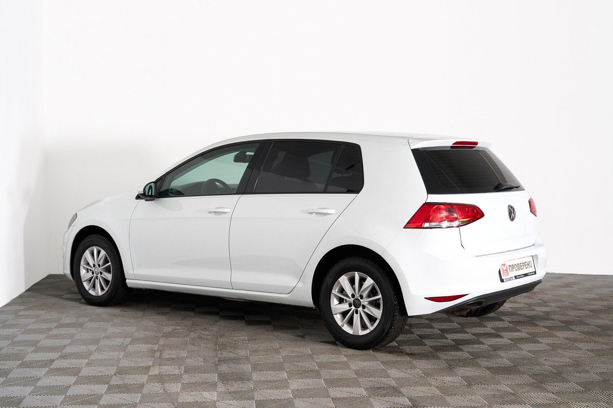 Volkswagen Golf 2013, белый