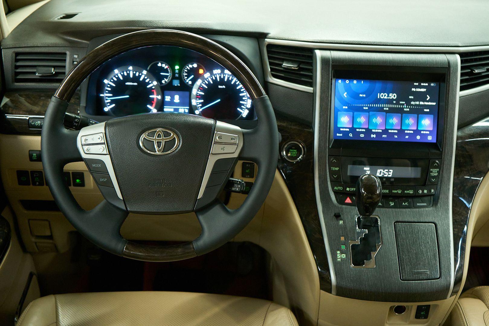 Toyota Alphard 2012, черный