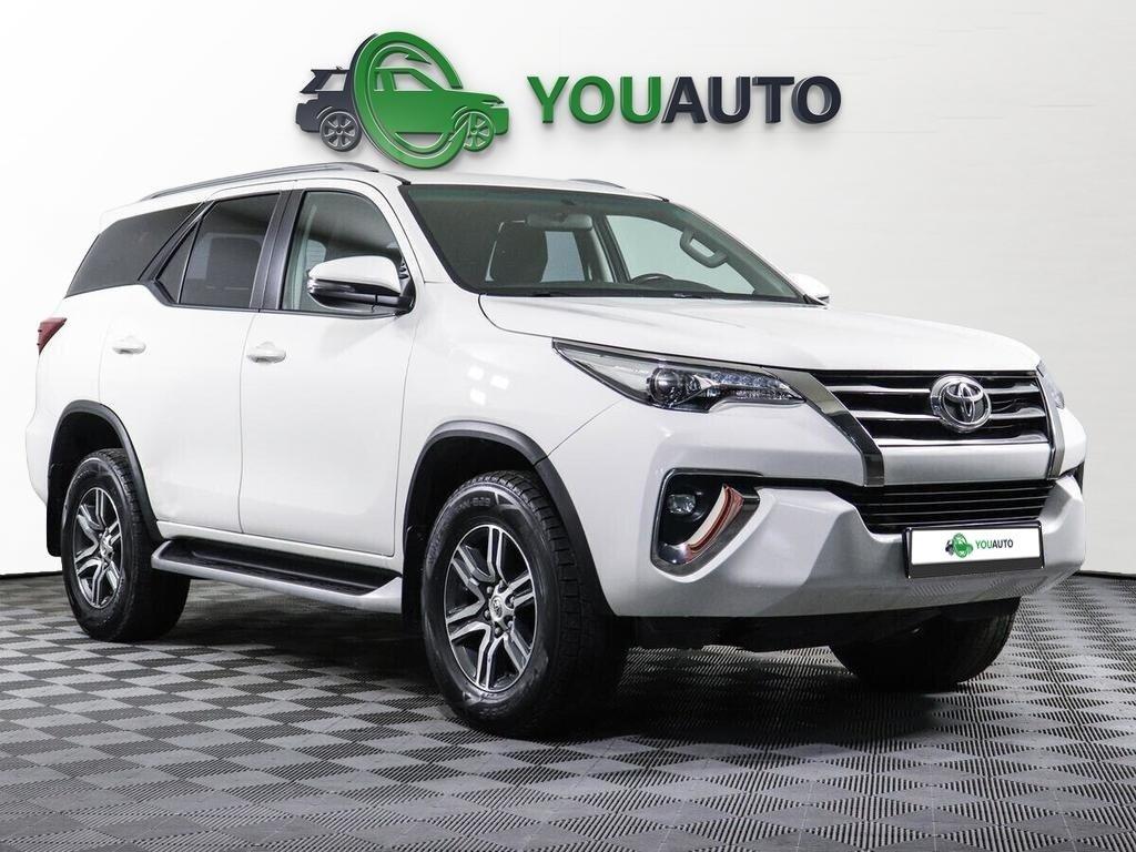 Toyota Fortuner 2018, белый