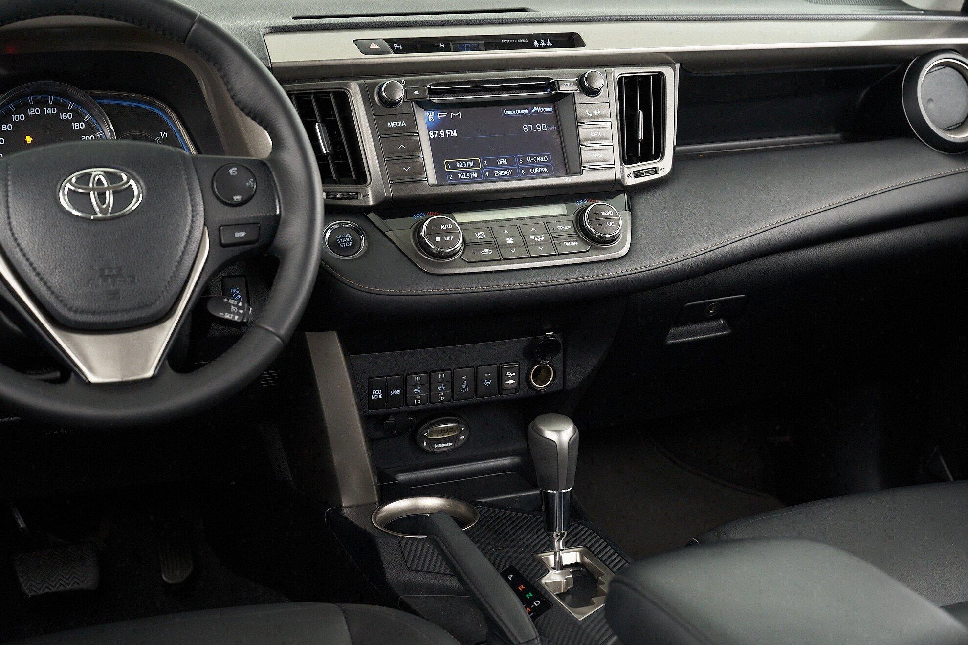 Toyota RAV4 2013, белый