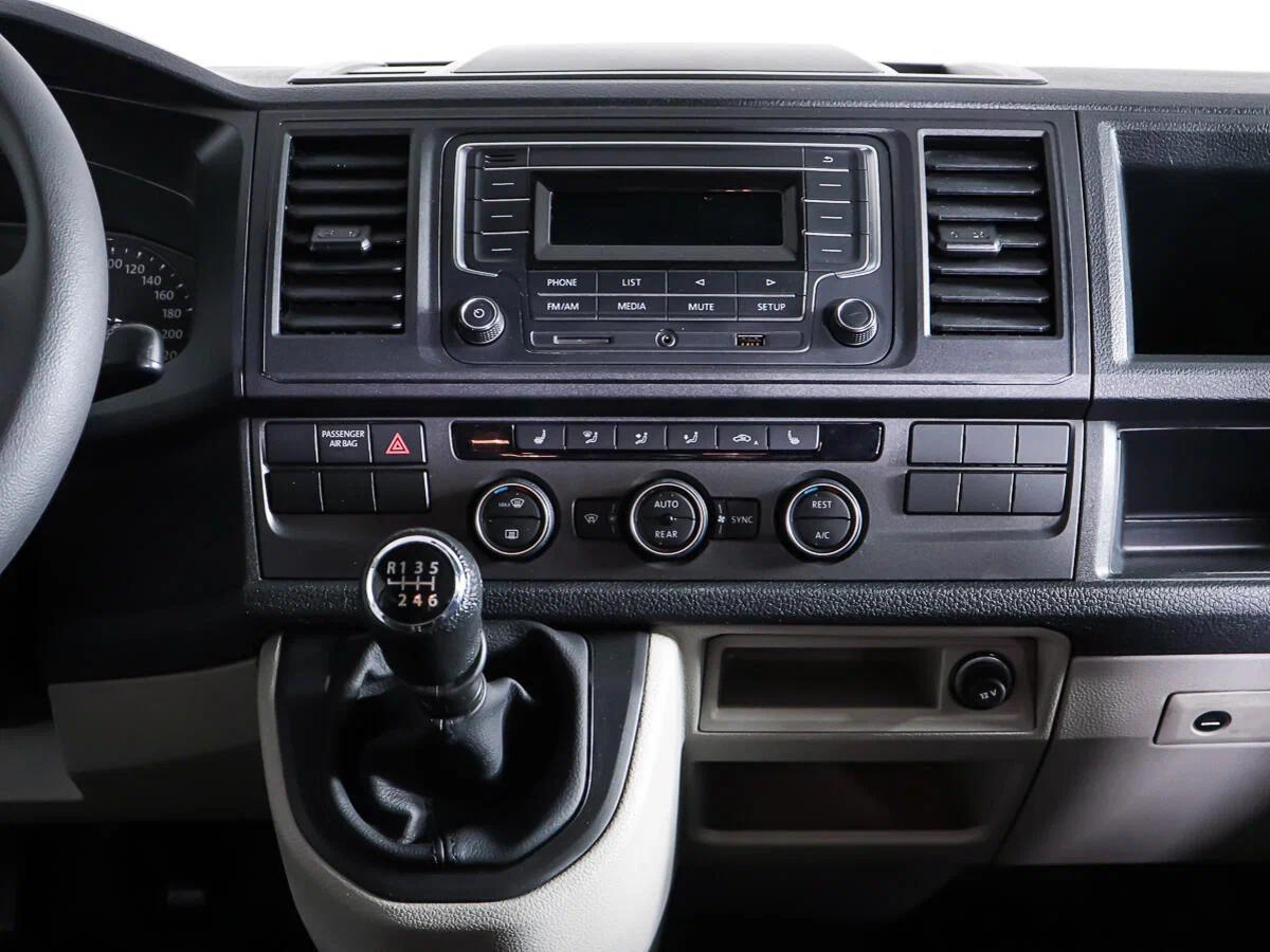 Volkswagen Caravelle 2018, черный