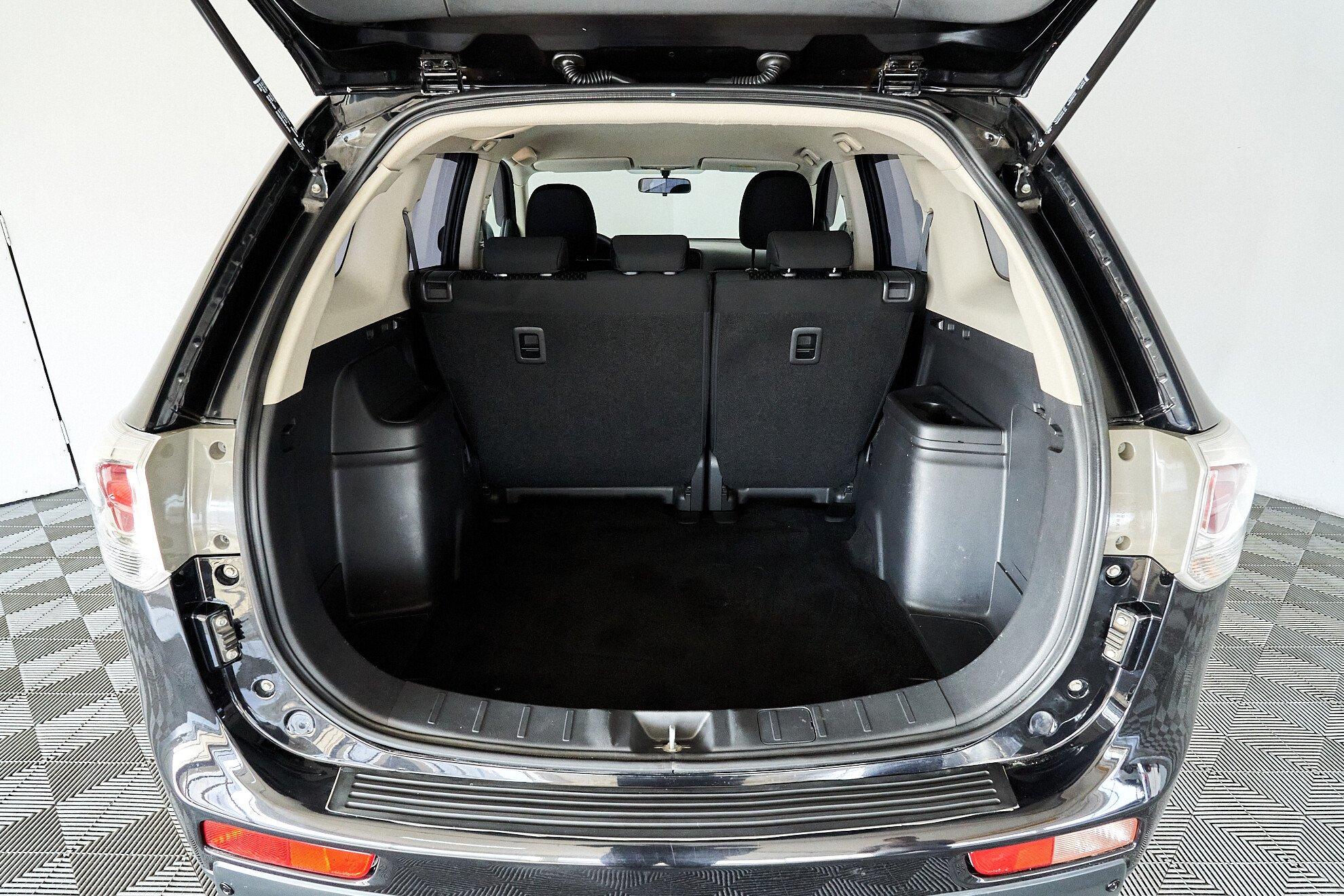 Mitsubishi Outlander 2013, черный