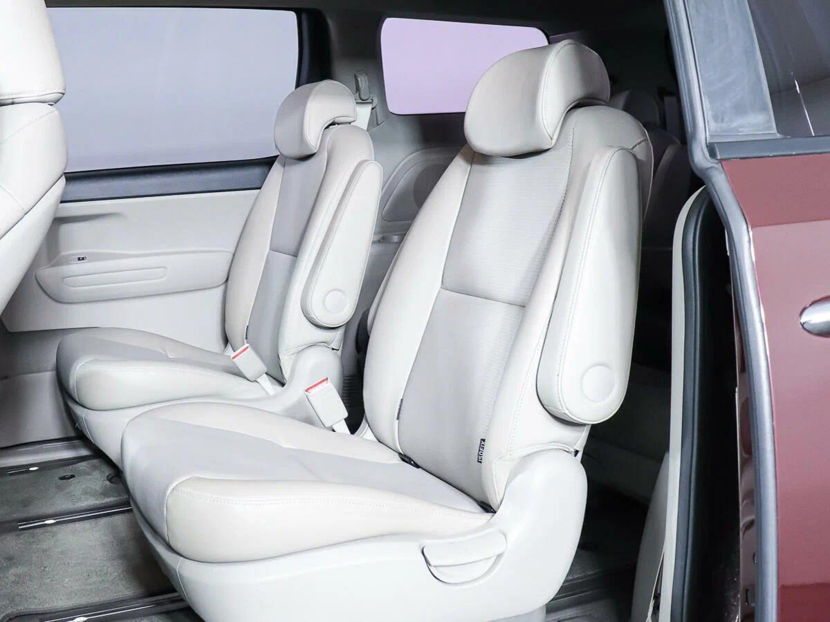 Kia Carnival 2021, пурпурный