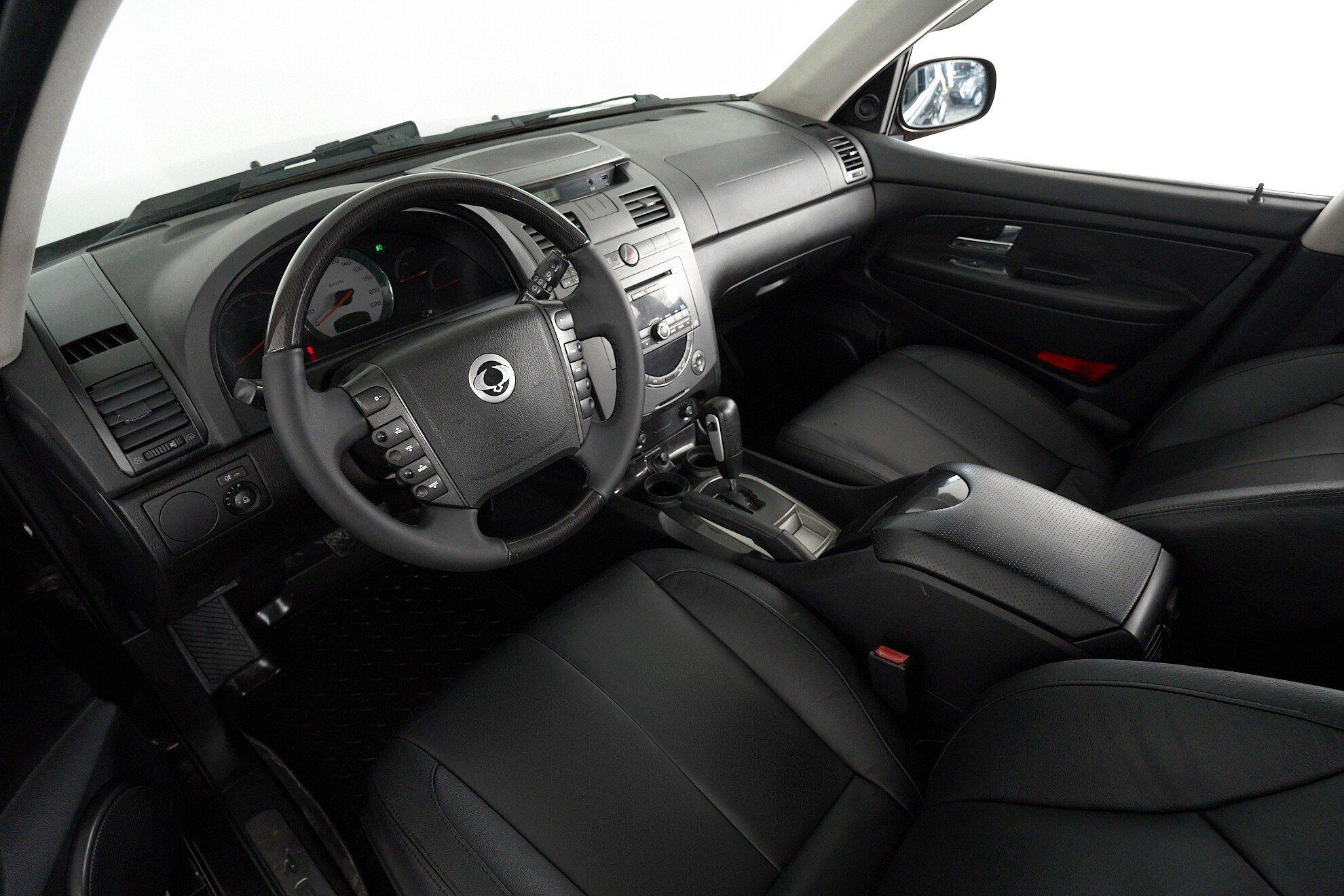 SsangYong Rexton 2012, пурпурный