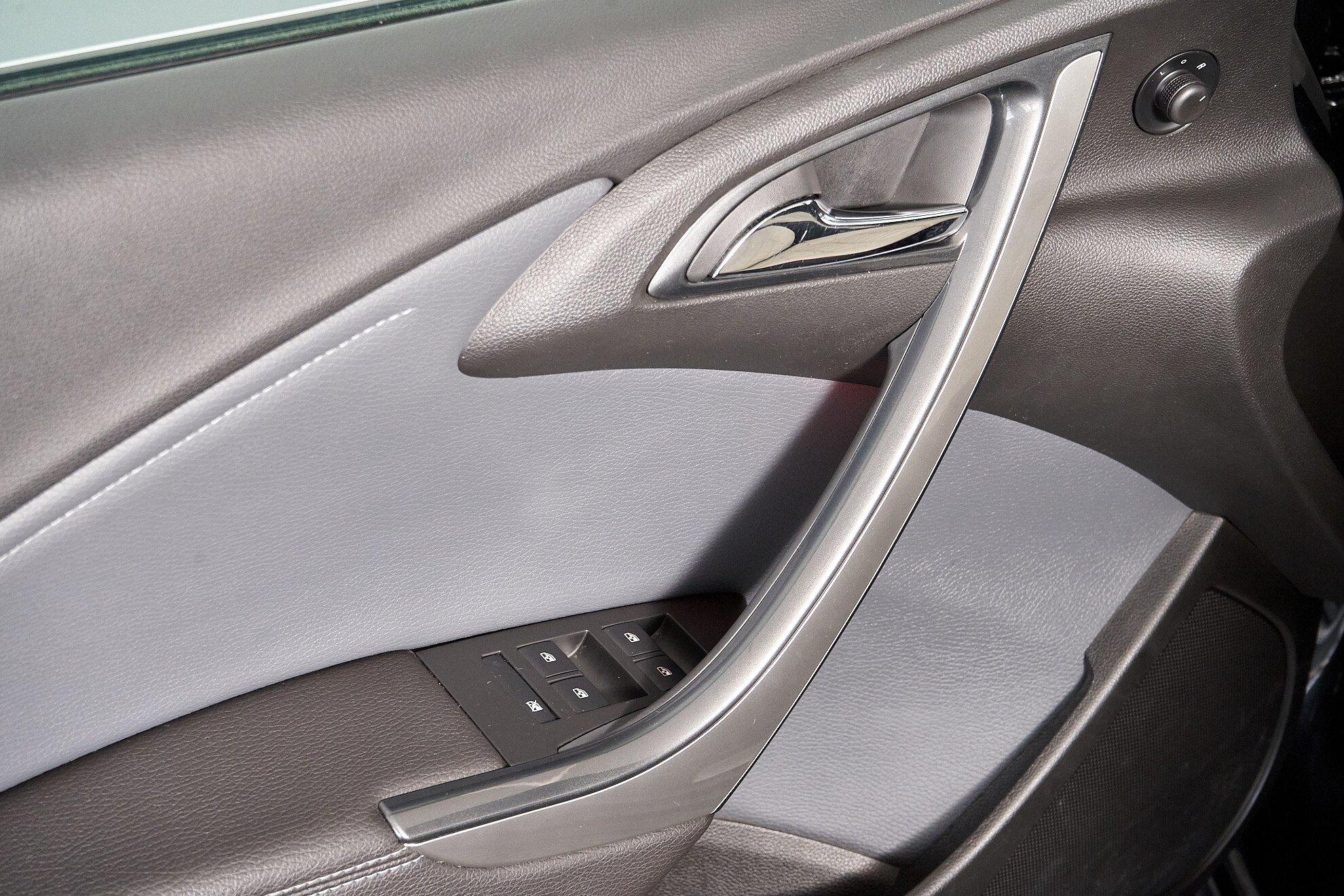 Opel Astra 2014, черный