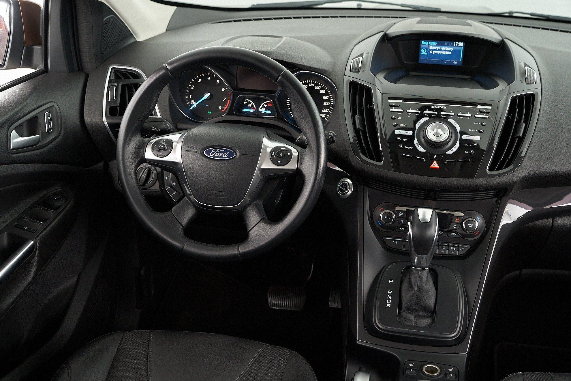 Ford Kuga 2013, коричневый