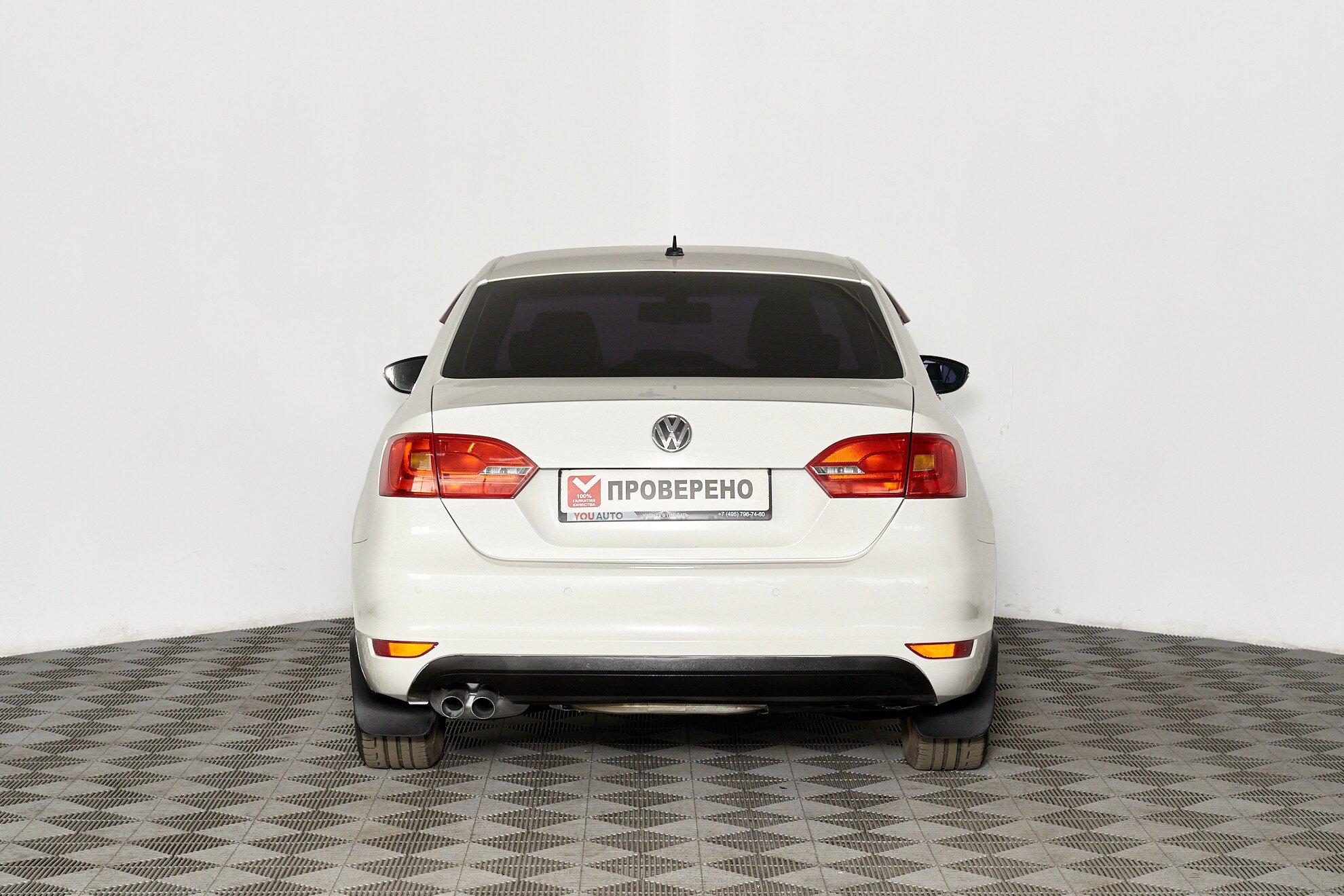 Volkswagen Jetta 2013, белый