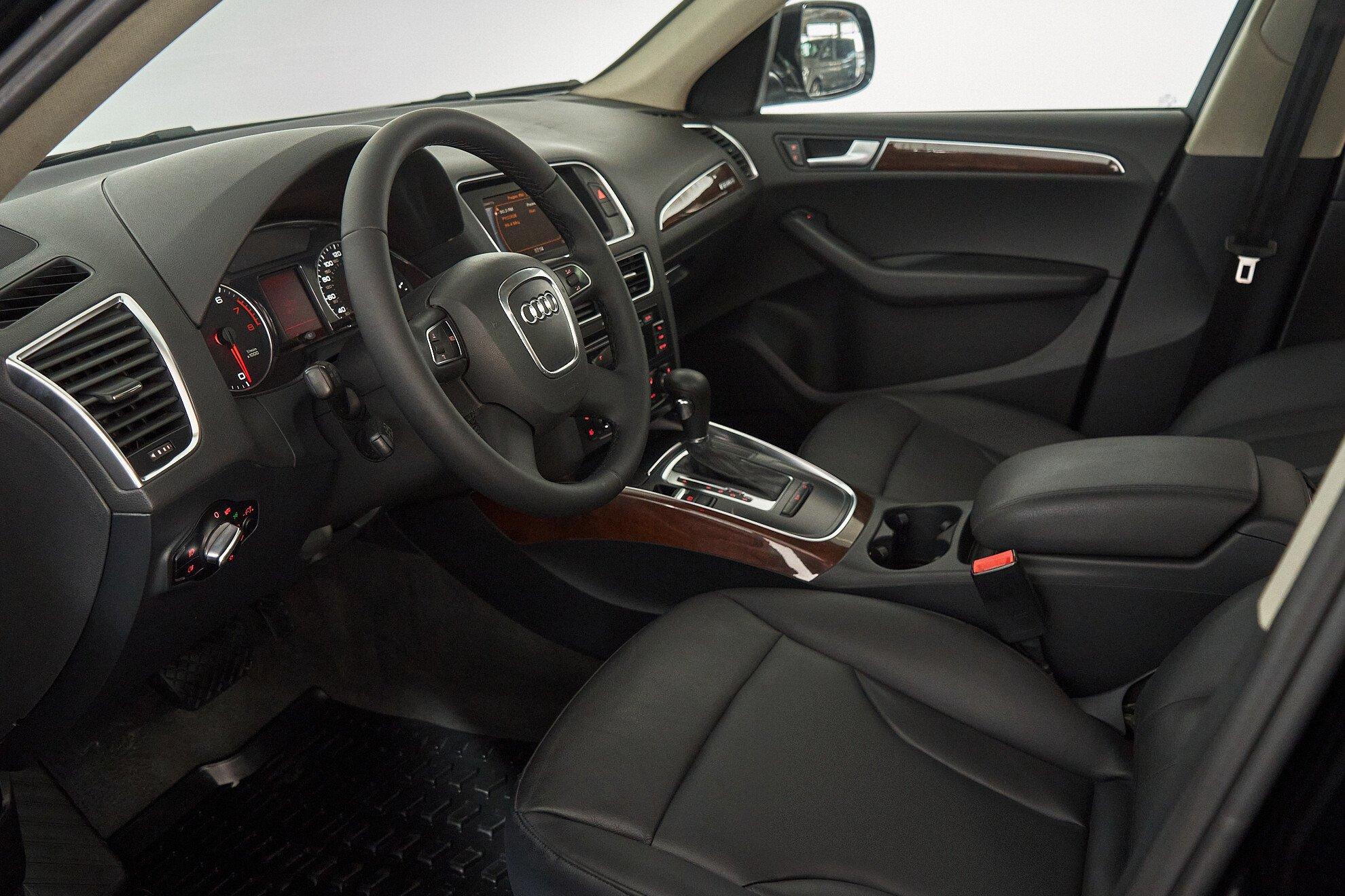 Audi Q5 2011, черный