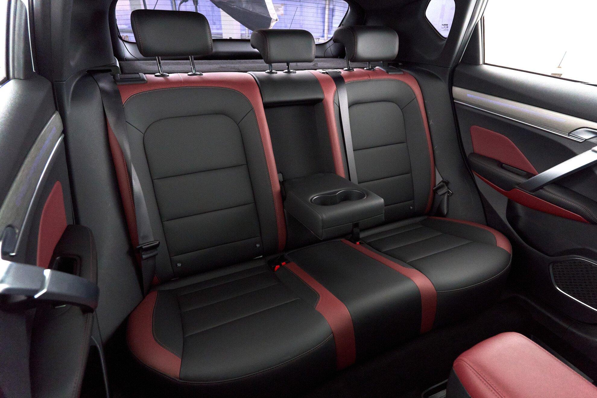 Geely Coolray 2021, белый