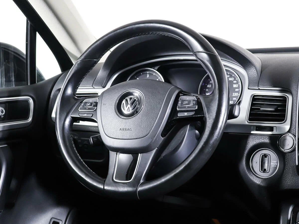 Volkswagen Touareg 2018, черный
