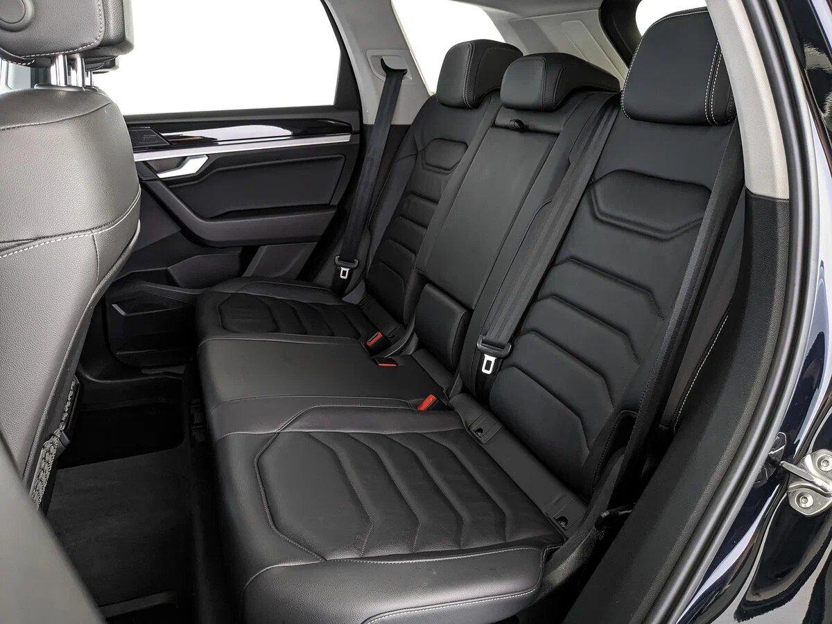 Volkswagen Touareg 2019, синий