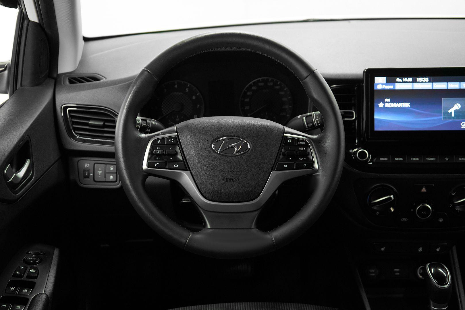 Hyundai Solaris 2021, белый