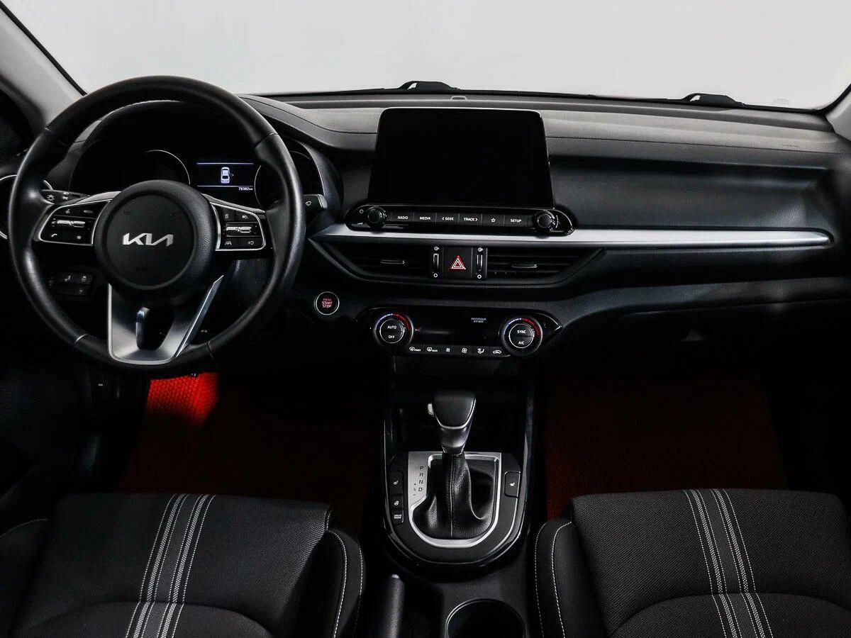 Kia Cerato 2021, красный